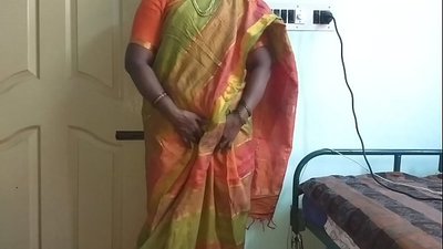 ອິນເດຍ desi maid ເພື່ອສະແດງໃຫ້ເຫັນ tits ທໍາມະຊາດຂອງນາງກັບເຈົ້າຂອງເຮືອນ